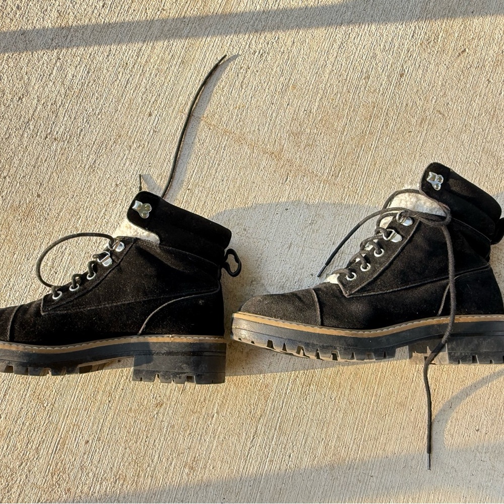 Time and Tru Black Winter Boots